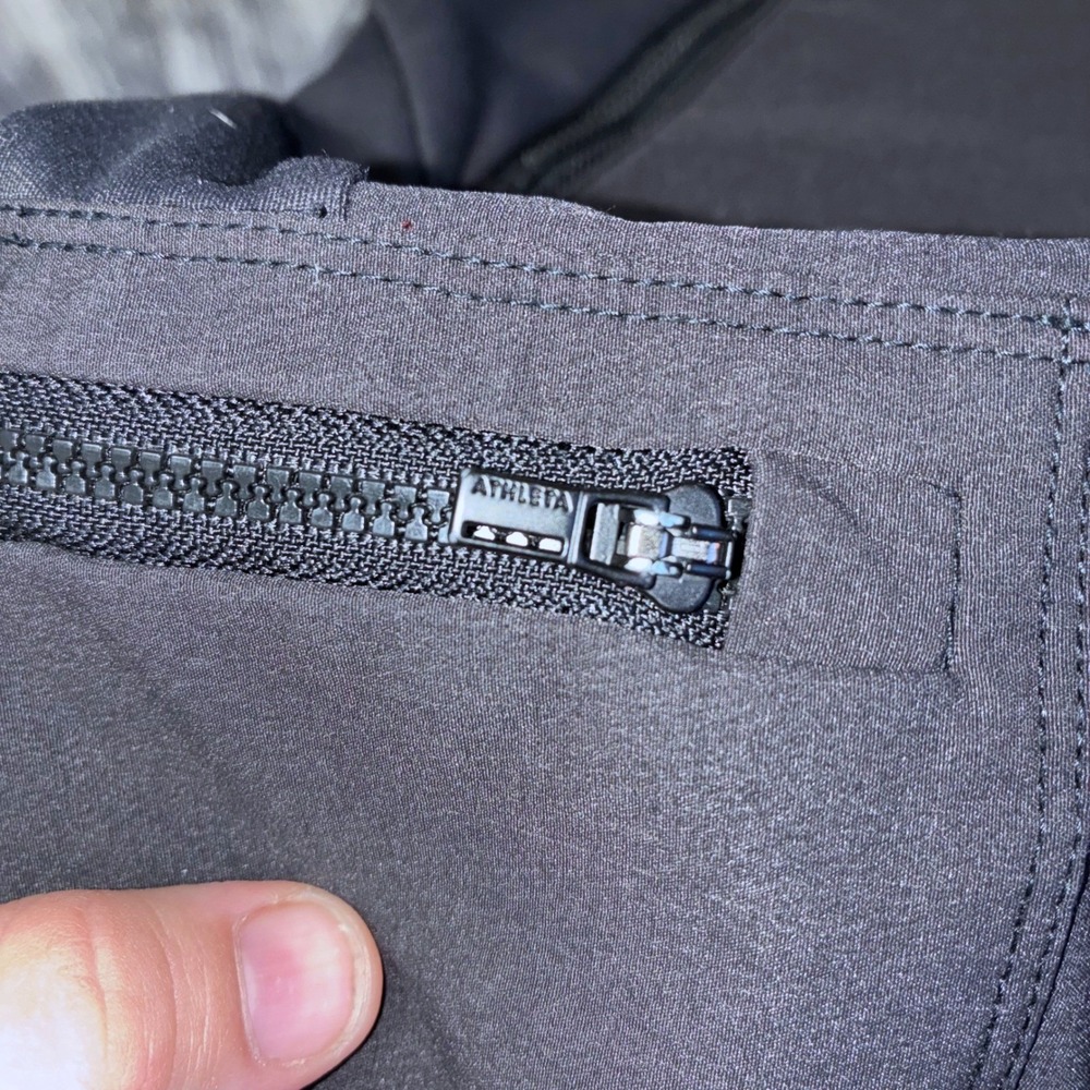 Athleta Headlands Hybrid Cargo II Tight Legging Zipper Pocket Black Women Size 6 - Picture 11 of 11